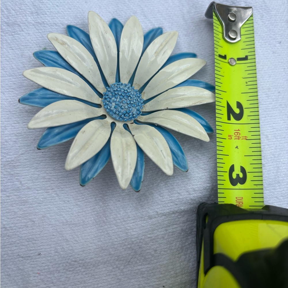 Vintage Blue + White Flower Brooch - Picture 5 of 6